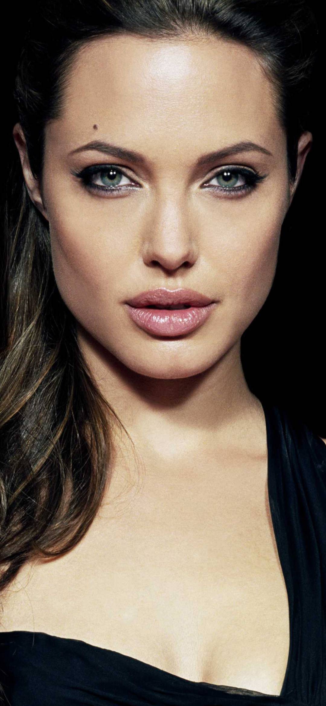 Pic_wallpaper_4k_phone_Angelina_Jolie_4